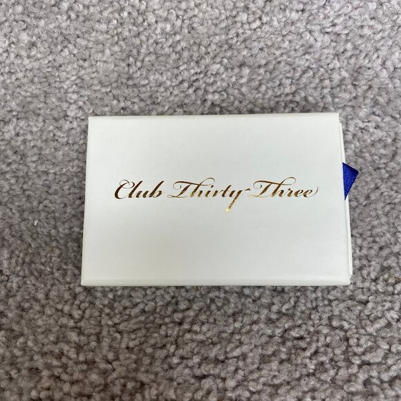 Disneyland Club 33 Gold Cursive Script Pin New In Box - Picture 4 of 6
